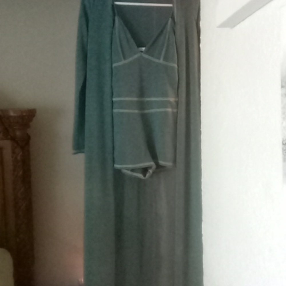 Clothes - Picture 2 of 4